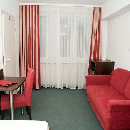 Hotel Am Roemerwall Майнц Экстерьер фото