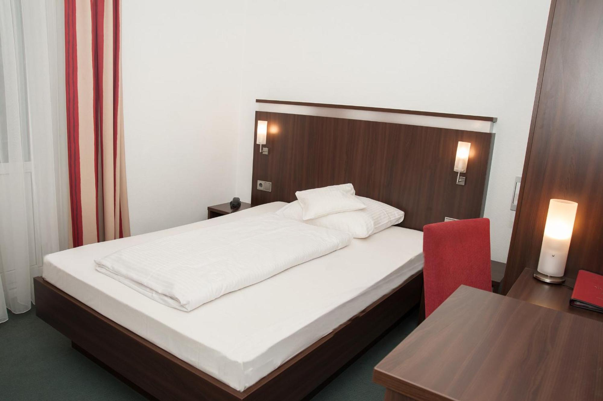Hotel Am Roemerwall Майнц Экстерьер фото